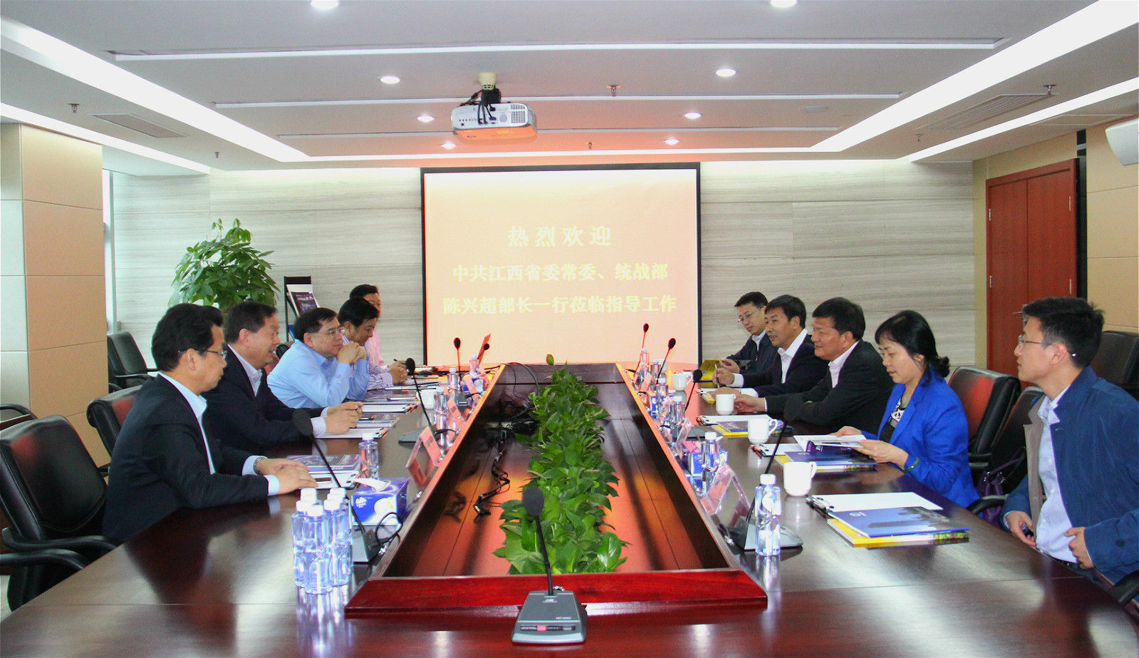 中共江西省委常委、統(tǒng)戰(zhàn)部部長(zhǎng)陳興超一行到訪方大集團(tuán)